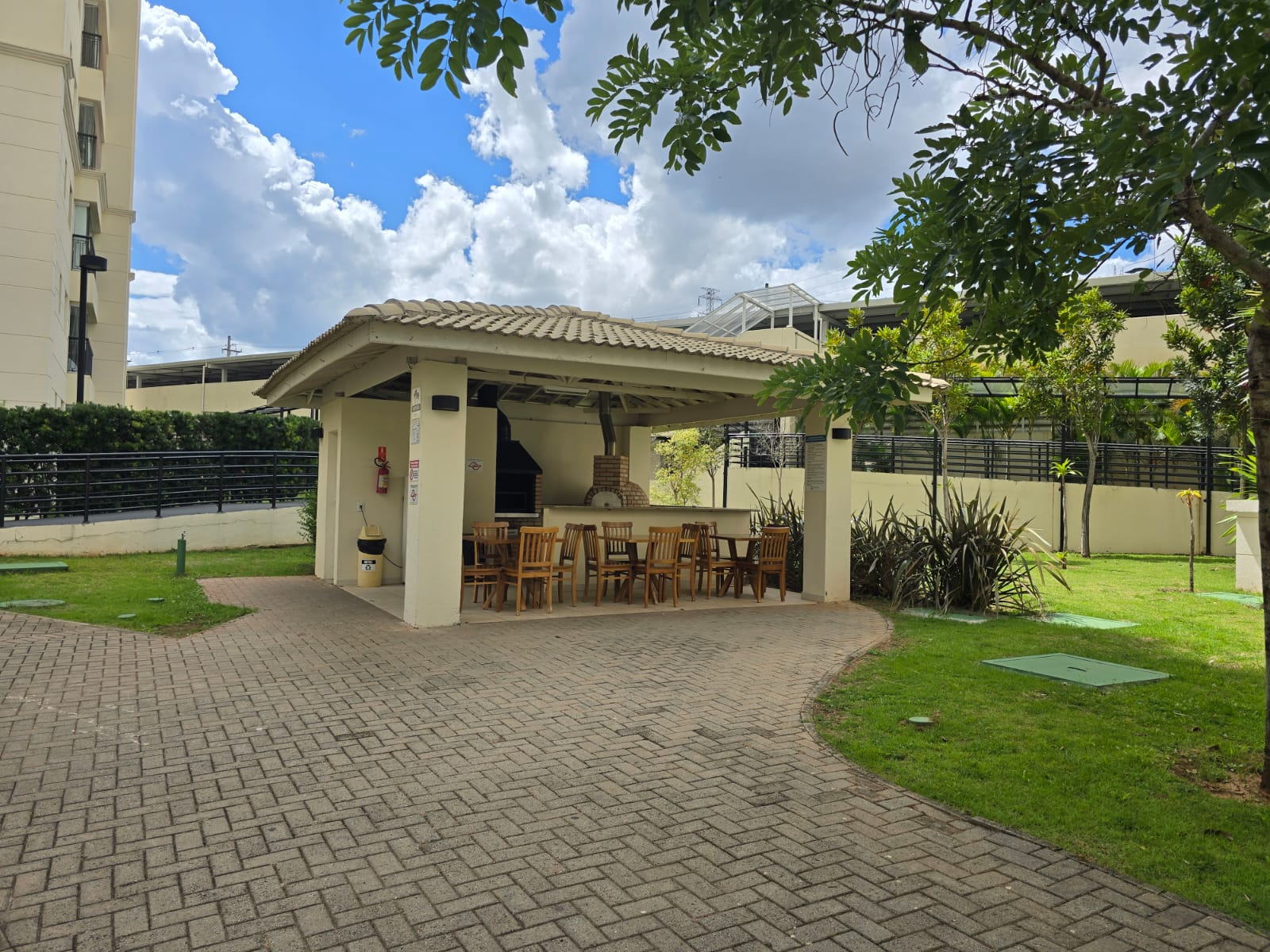 Churrasqueira com forno a lenha nos apartamentos Atmosphera Jundiaí
