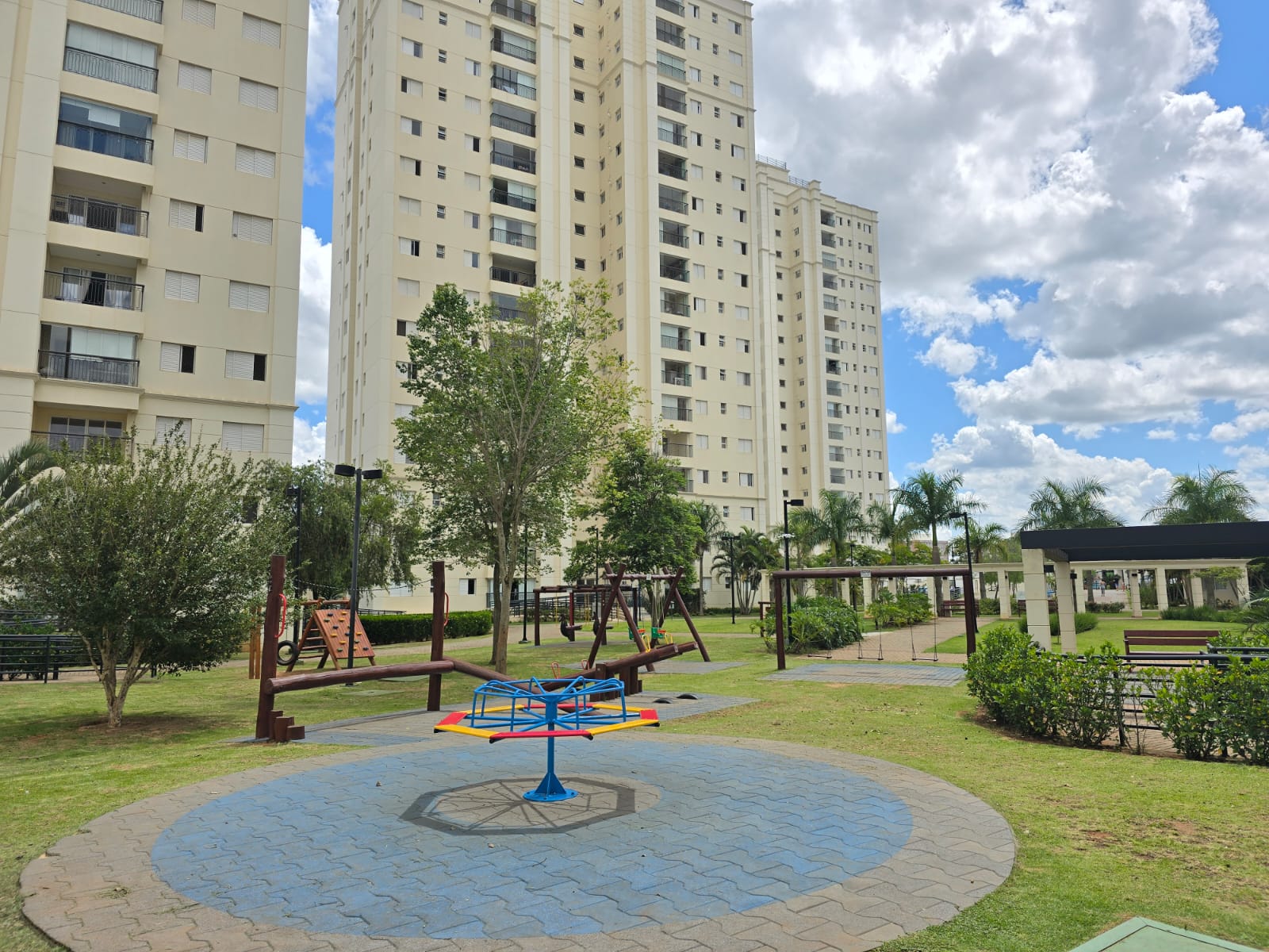 Playground e áreas verdes dos apartamentos Eloy Chaves